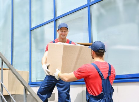 Careful loading and safety checks during a Windsor removal